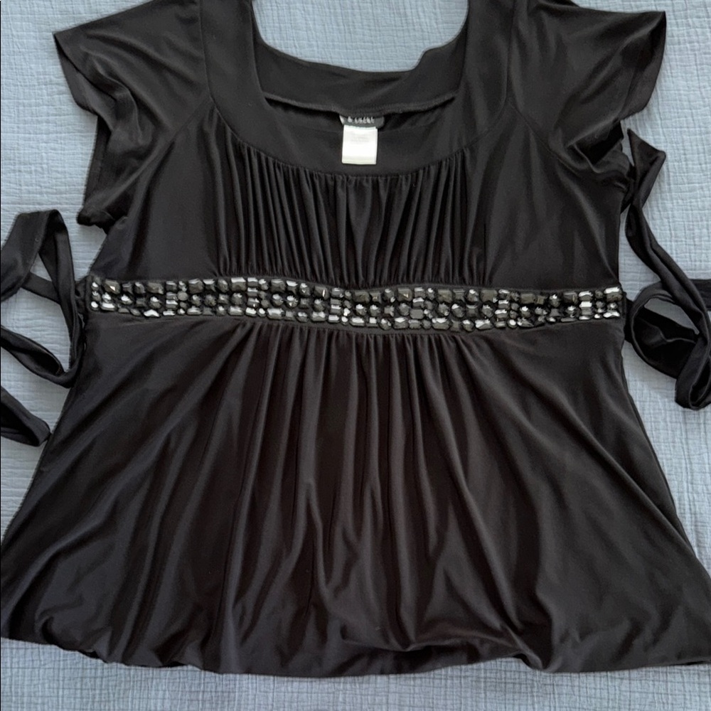 B. Smart Black Flutter Sleeve Blouse with Ruching & Back Tie 3x EUC (202)